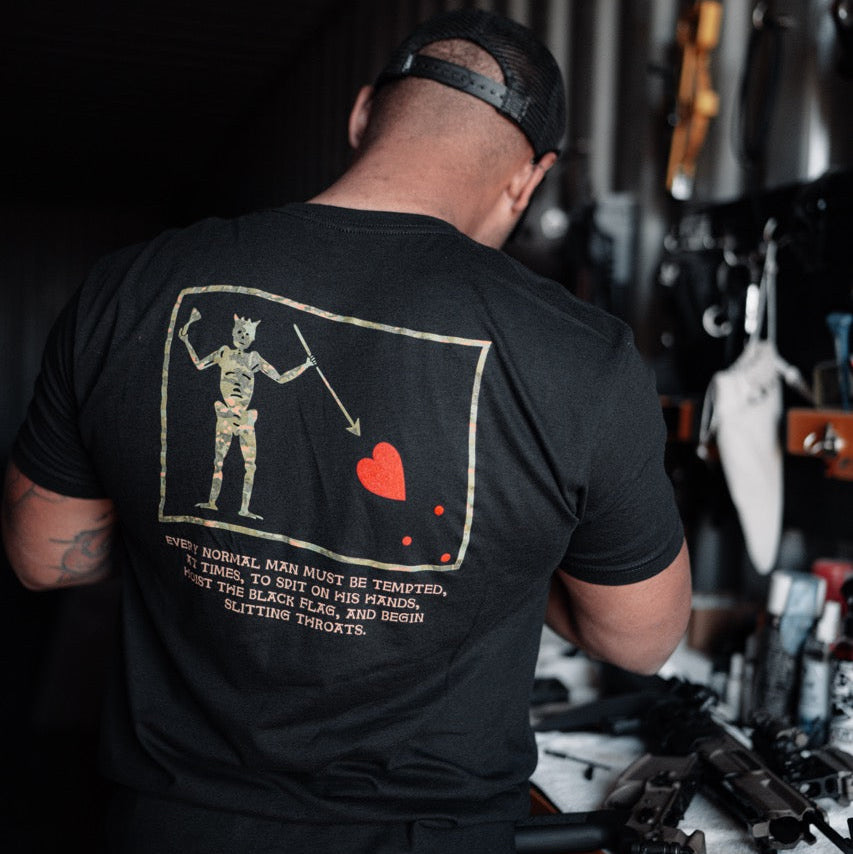 Футболка Hoist The Black Flag  – обзор и цена Streetwear Brand Clothing